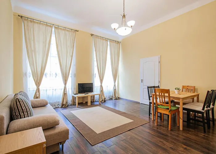 Spacious Oasis In Prague\'S Heart